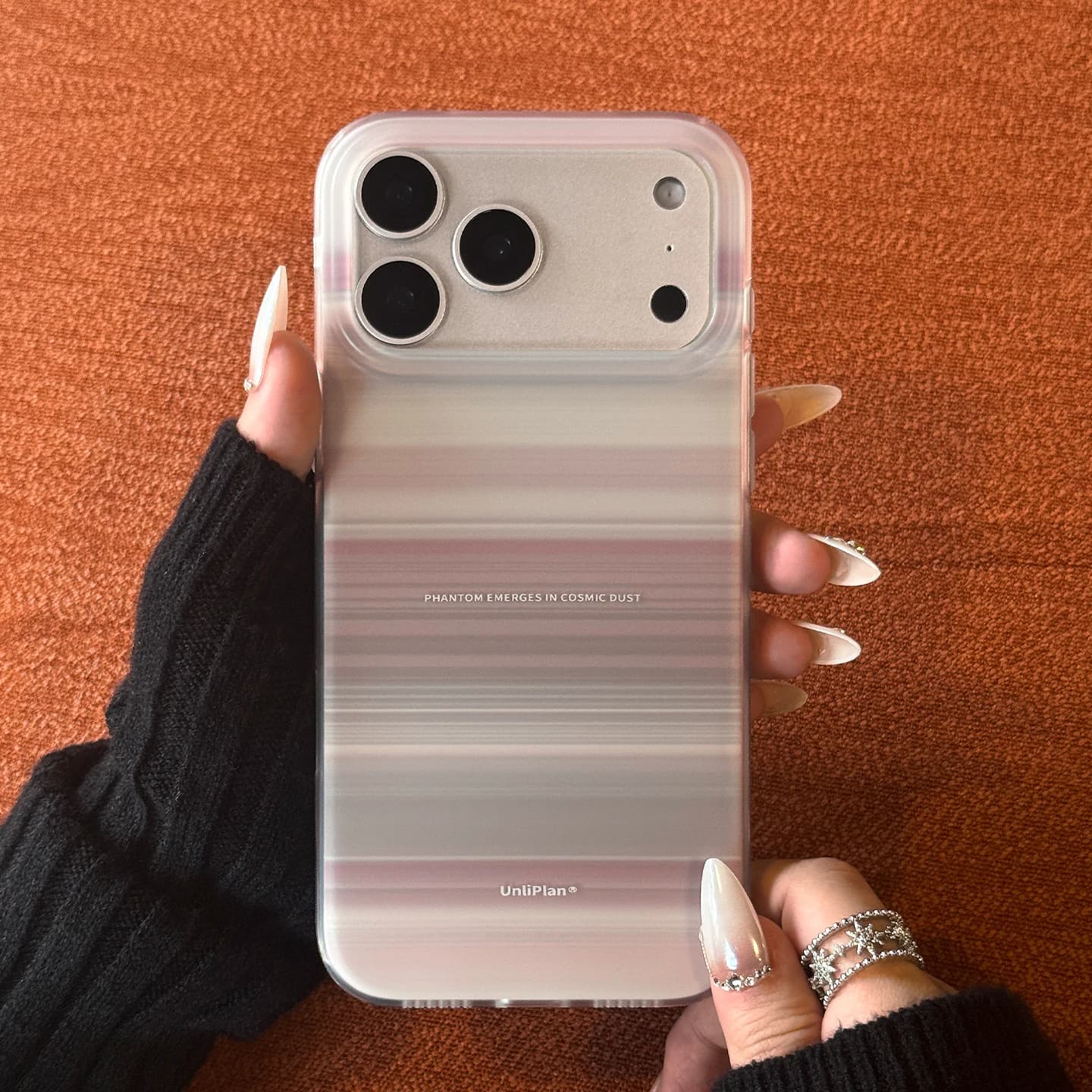 UnliPlan Casing iPhone 17 Pro Max Motif Garis Couple Matte Retro Anti Banting