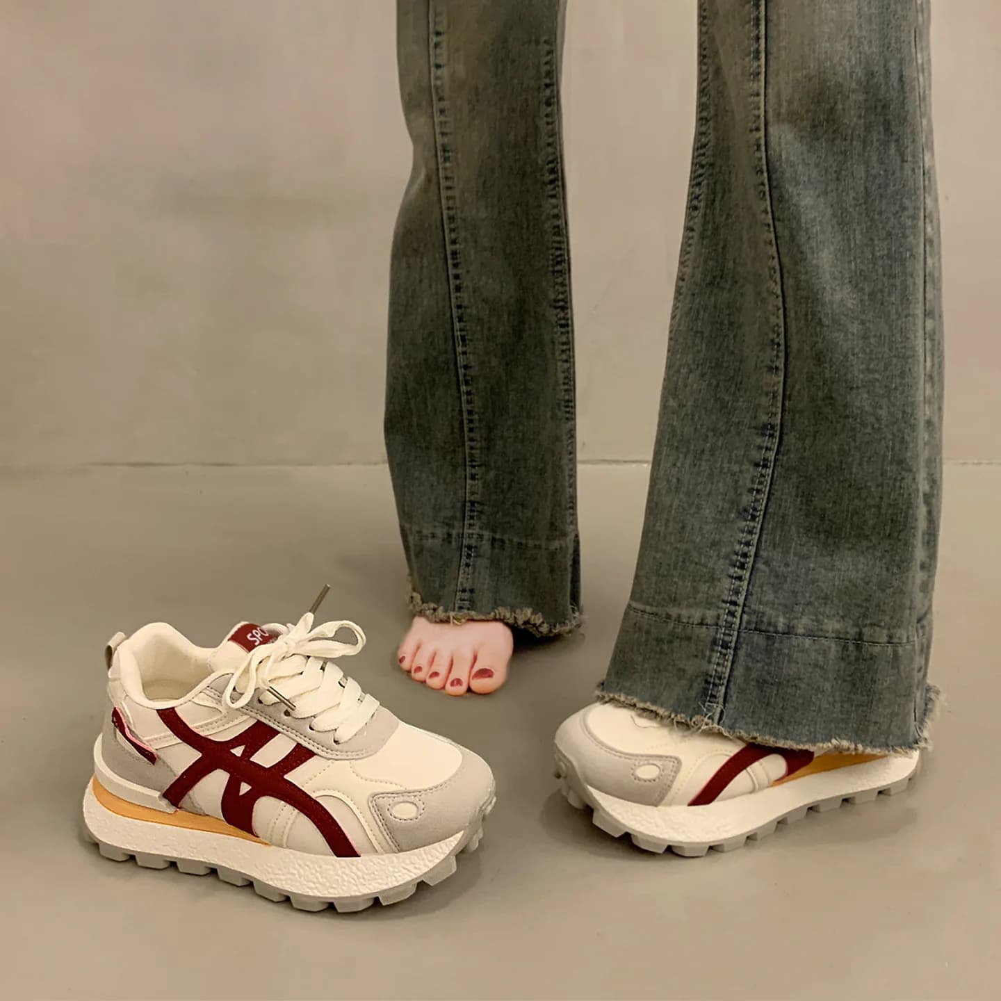 Sepatu Sneakers Wanita Sol Tebal Peninggi Model Ayah Kasual Ringan Musim Semi-Gugur 2026